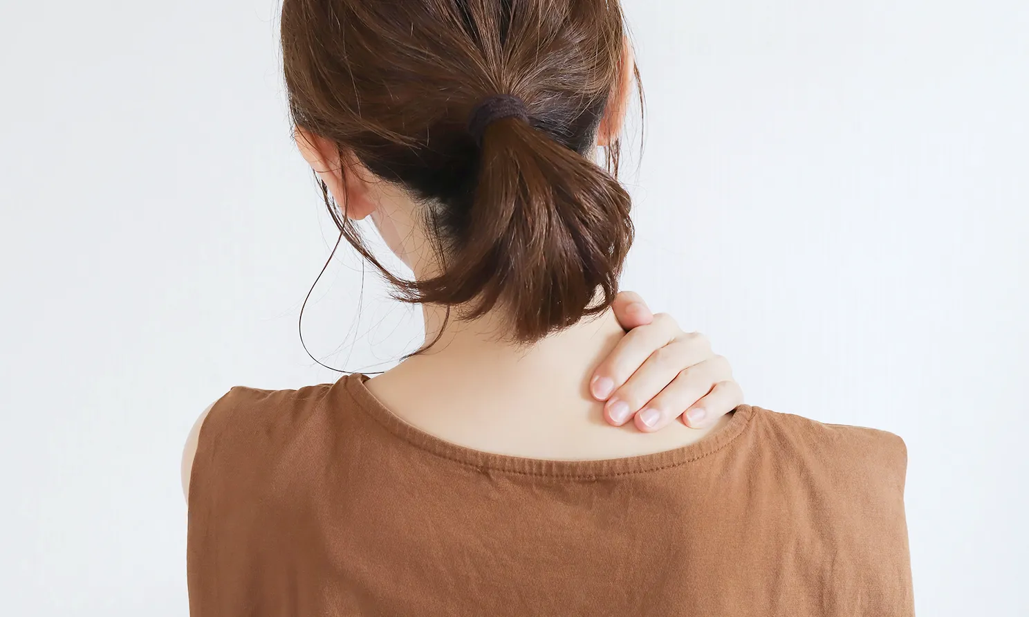 50肩で悩む女性