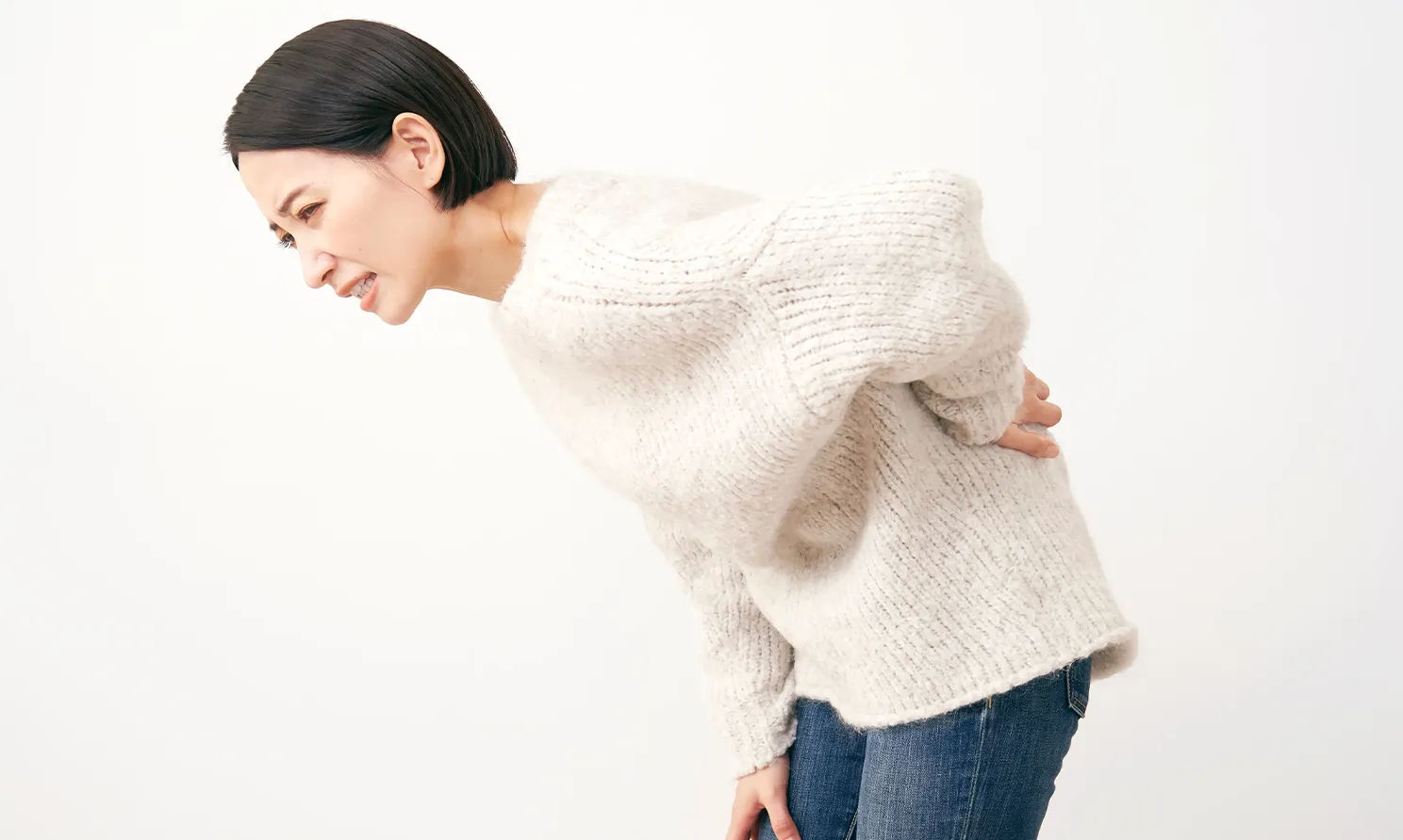 ヘルニアで悩む女性